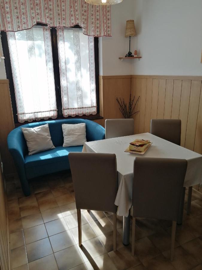 Holiday Pool House Pula Extérieur photo
