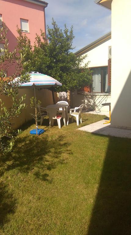 Holiday Pool House Pula Extérieur photo