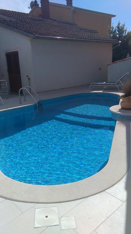Holiday Pool House Pula Extérieur photo